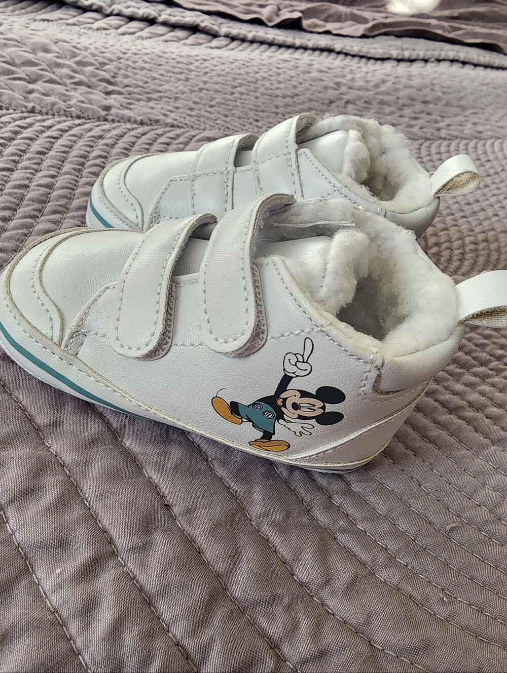 Disney Mickey Mouse Baby Shoes - Sz 6-9 Mos